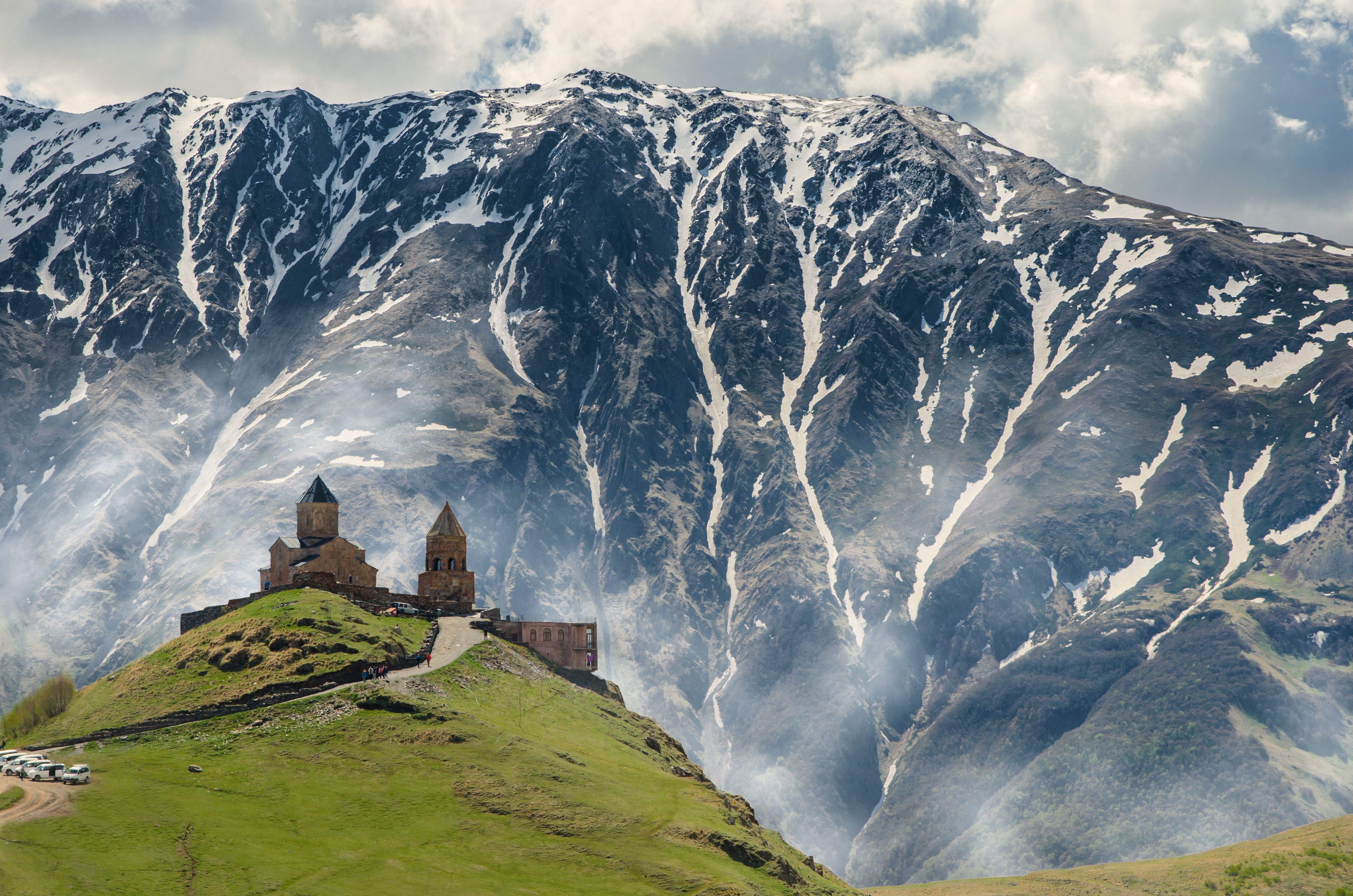 Kazbegi planina,crkva Svete Trojice i dvorac Ananuri