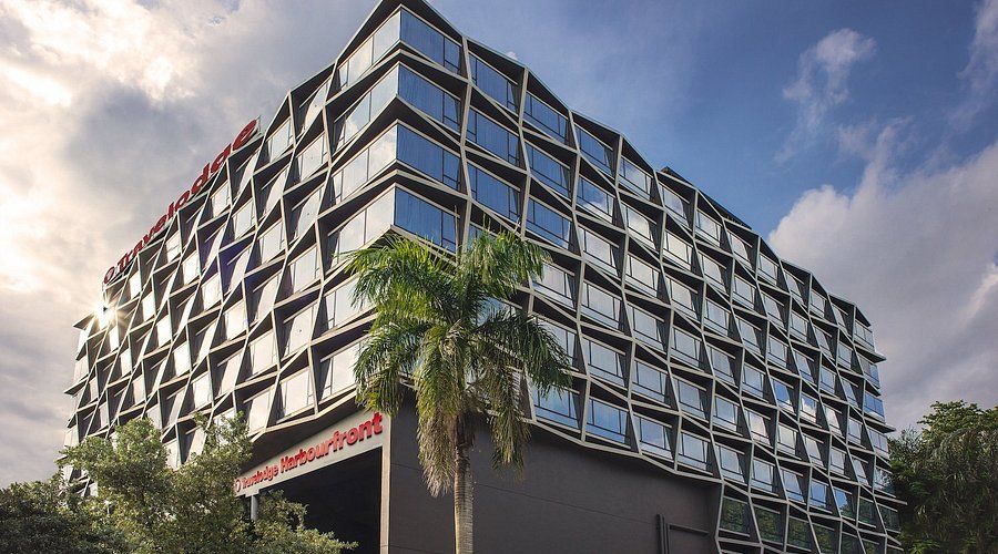 Travelodge Harbourfront 4*