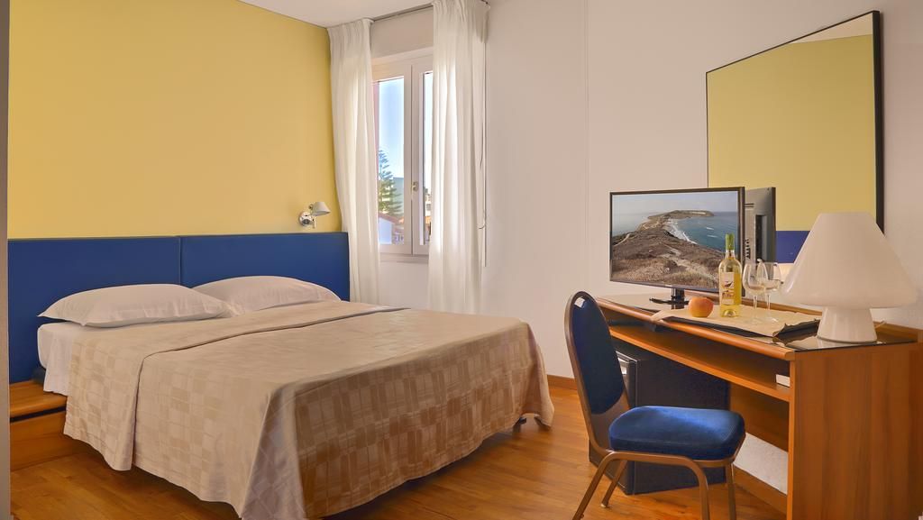 Mistral 2 hotel 4*